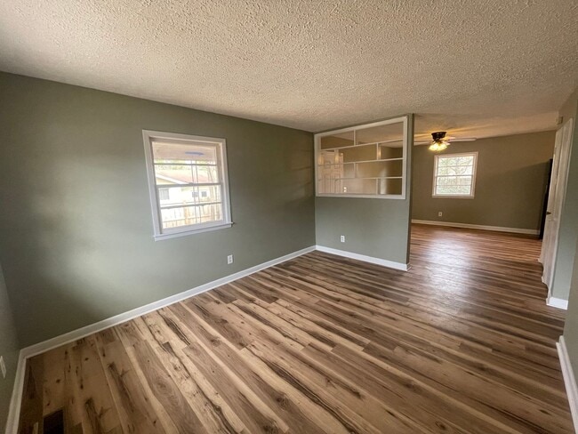 Building Photo - 1809 Camelot Dr