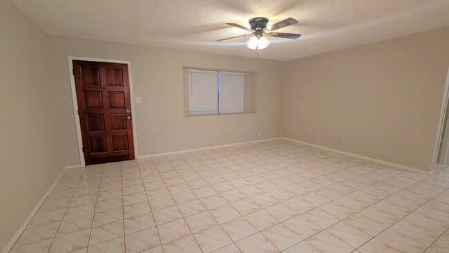 Foto del edificio - 5913 Sunrise Blvd