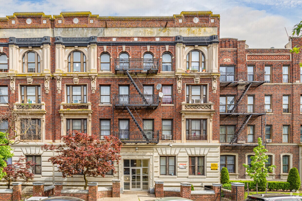 Building Photo - 259 Parkside Ave