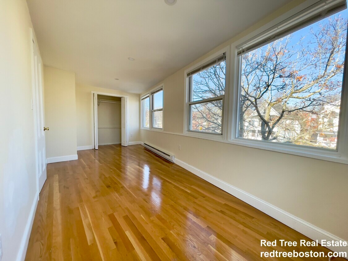 Primary Photo - 2572 Massachusetts Ave