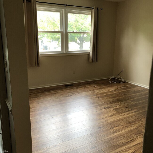 Foto del edificio - 6 br, 3 bath House - 527 Virginia Ave