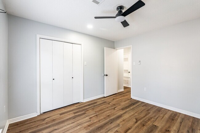 Foto del edificio - 9000 Woodbine Dr