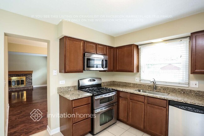 Foto del edificio - 677 Shining Water Dr