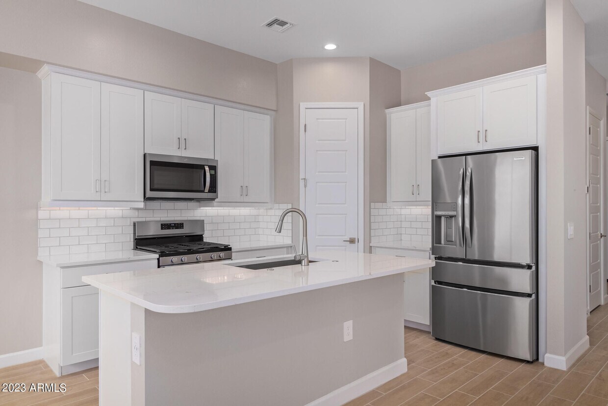 Primary Photo - 17112 N 50th Way