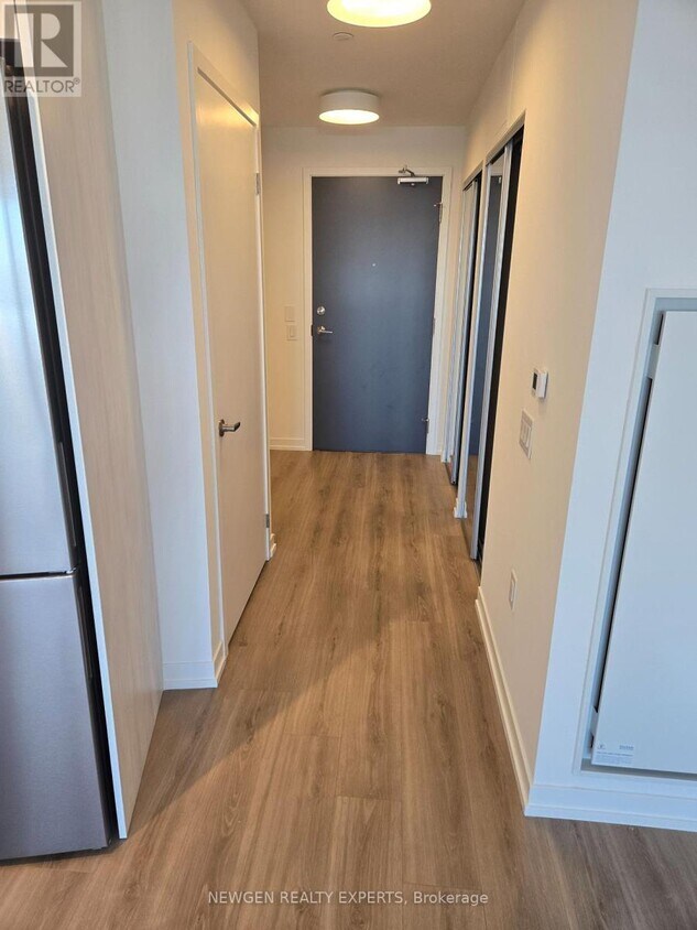 Photo principale - 2485 Eglinton Ave W