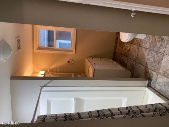 Foto del edificio - 5 br, 2 bath House - 1010 W Madison St