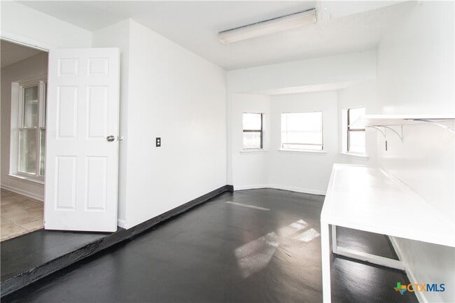 Foto del edificio - 1201 Hughes Ave