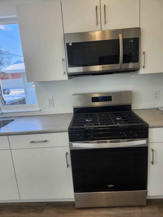 Building Photo - 11813-11847 47 St NW