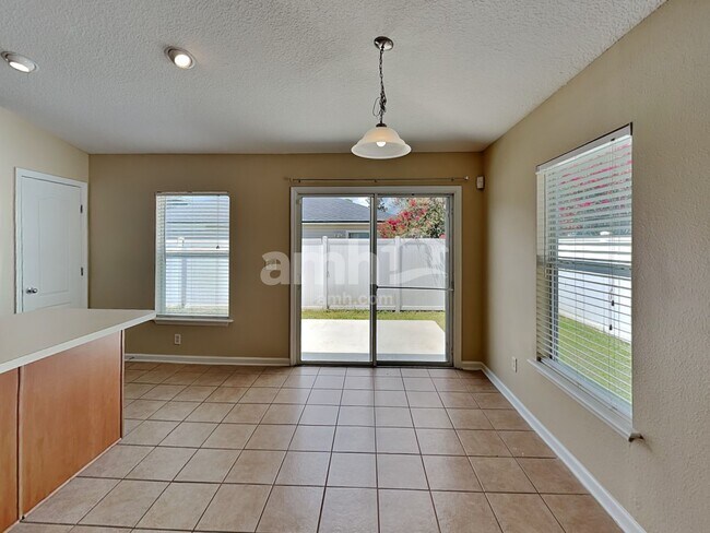 Building Photo - 421 Monet Ave