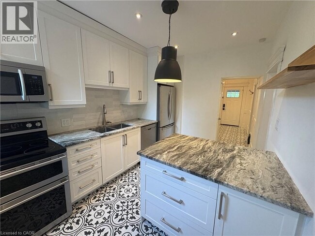 Building Photo - 137 Avondale St