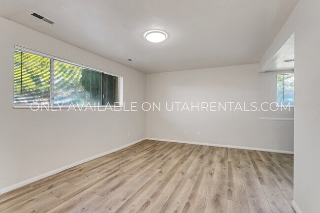 Foto del edificio - 30 E 925 N