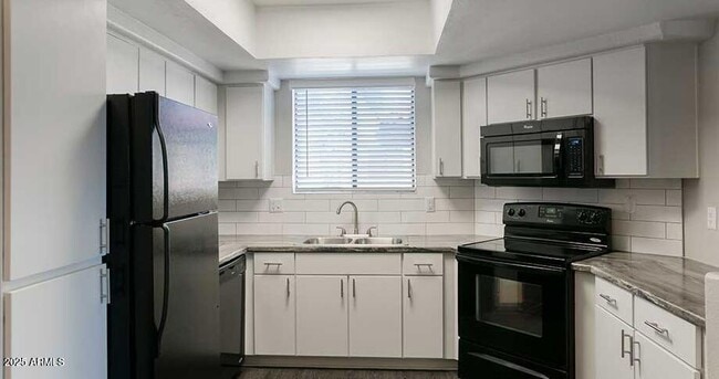 Photo - 1100 E Osborn Rd Apartment