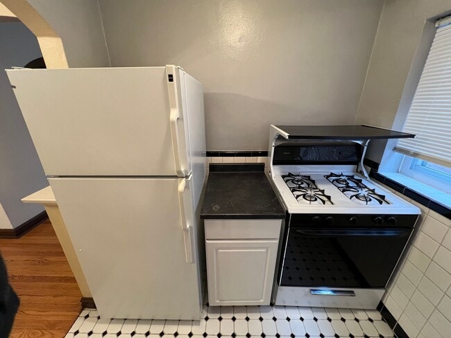 Building Photo - 5834 Nottingham Ave