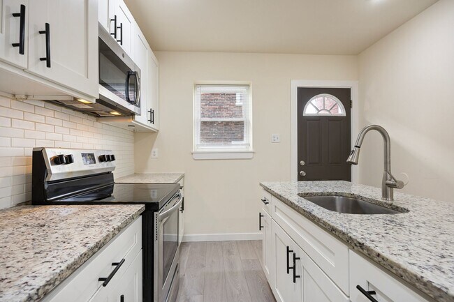 Building Photo - 1212 S 56th St