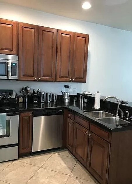 Kitchen - 108 Locustberry Ln