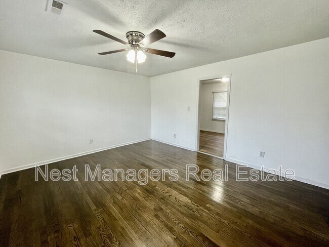 Building Photo - 2816 E Cramer Dr