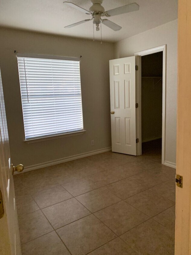 8803 Schick Rd Unit B, Austin, TX 78729 - Room for Rent in Austin