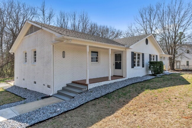 Building Photo - 2BR/1BA Townhome with Granite Countertops & Carport $1325/mo rent