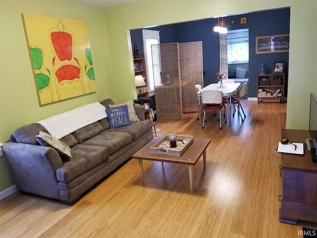 Building Photo - 111 N Elm St