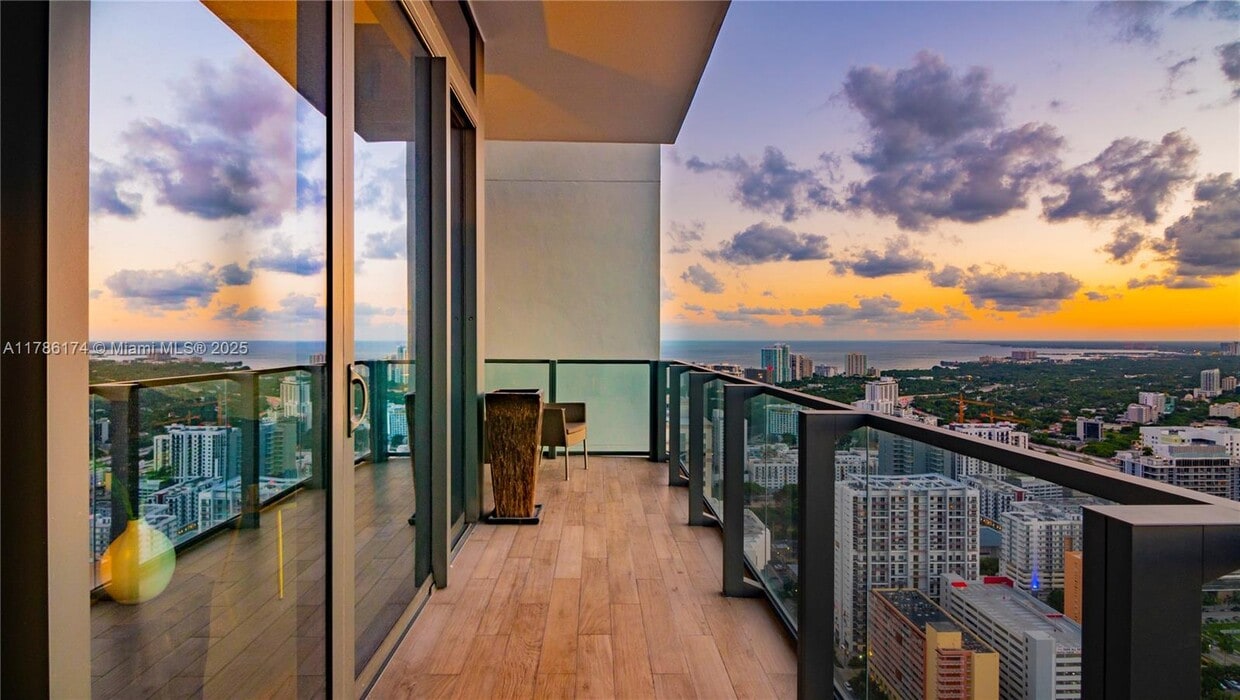 Foto principal - 88 SW 7th St