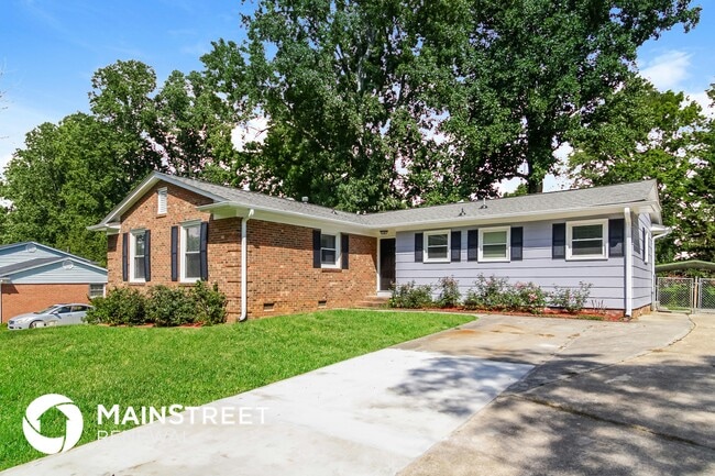 Building Photo - 3313 Woodlea Dr