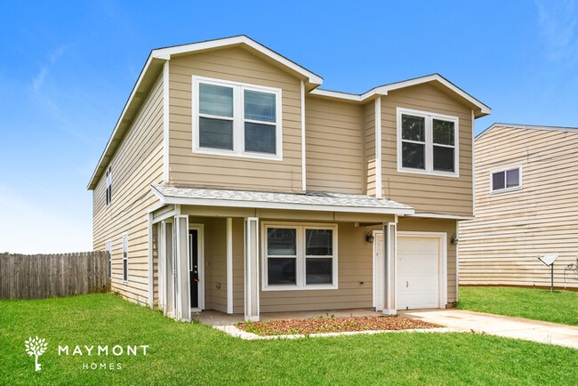 Building Photo - Spacious 4 bedroom