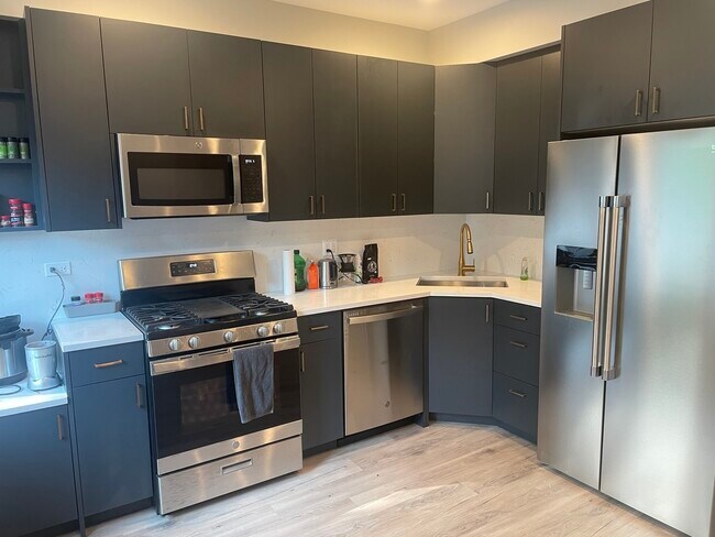 Foto del edificio - 3502 N Wilton Ave