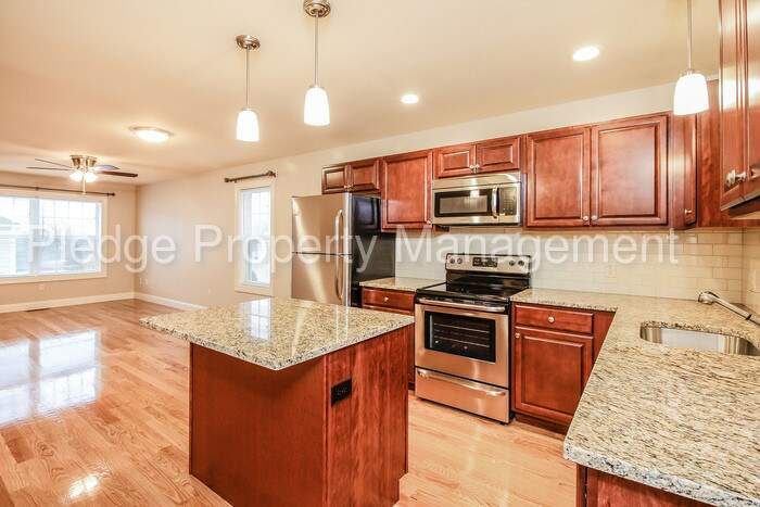 Primary Photo - 905 River View Ln