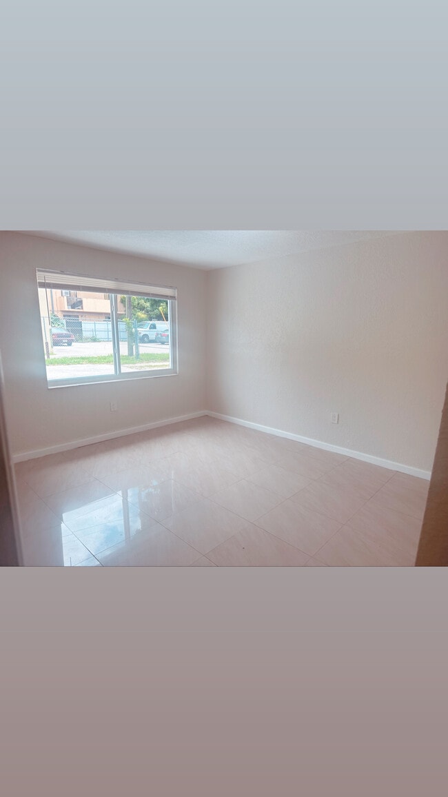 Foto del edificio - 1044 SW 28th Ave
