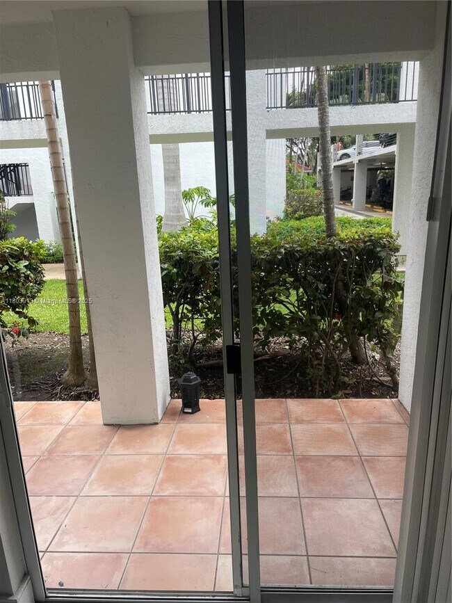 Foto del edificio - 3155 NE 184th St
