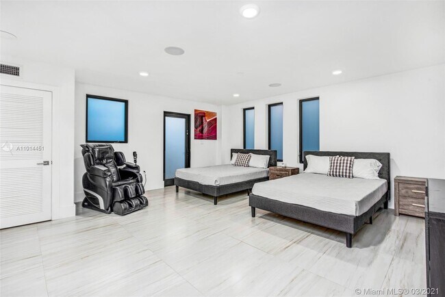 Foto del edificio - 2700 N Bay Rd