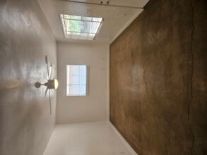 Building Photo - 802 W Turney Ave