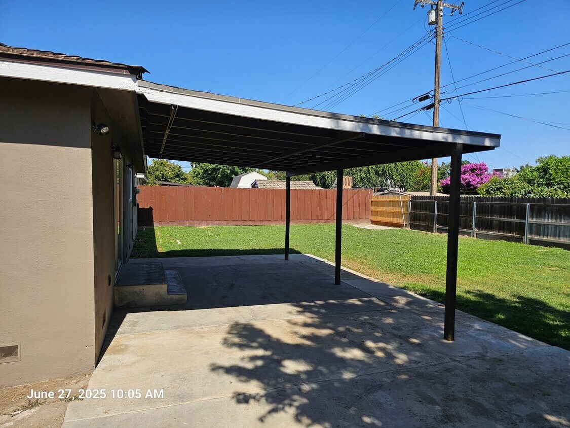 Building Photo - 1706 E Burton Ave