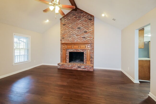 Building Photo - 1418 Hillside Pl SE