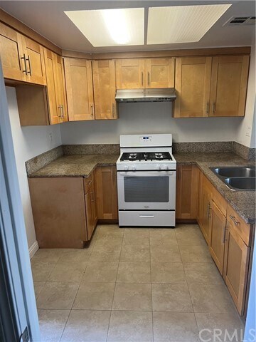 Building Photo - 3025 Lashbrook Ave