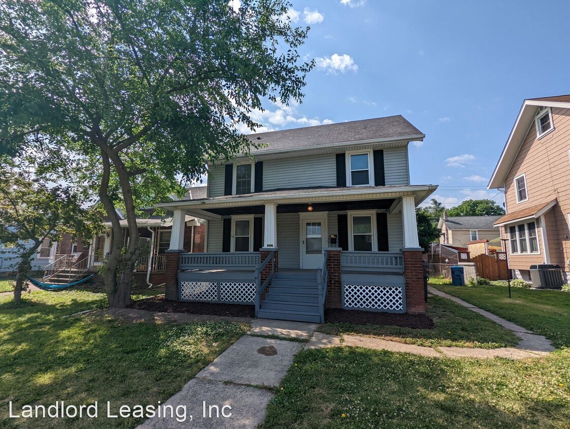 4 br, 1.5 bath House - 1520 E. Erie Avenue - House Rental in Lorain, OH ...