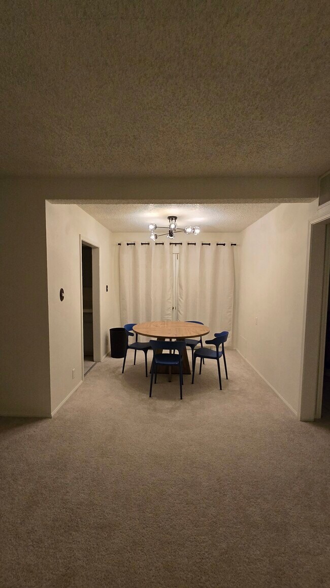 Foto del edificio - 2820 E 6th St