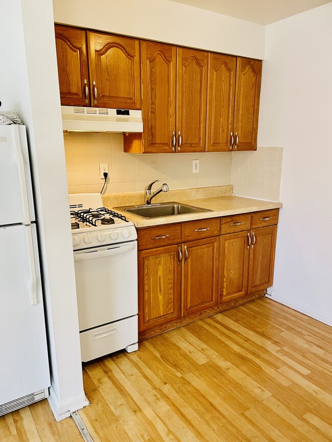 Building Photo - 294 West Post Road