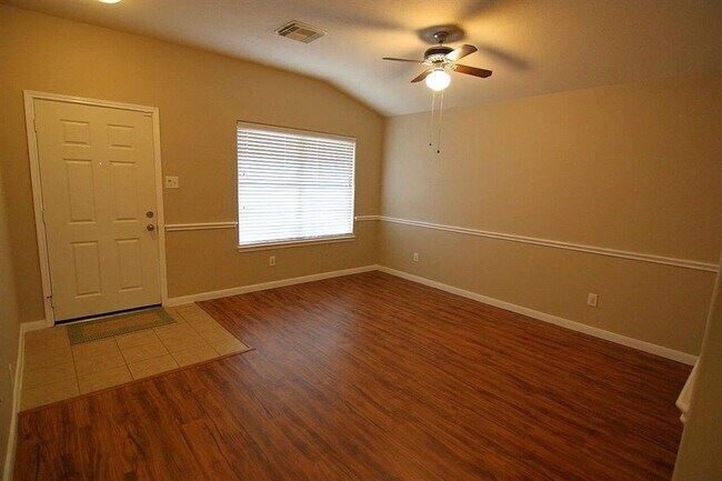 Foto del edificio - 24630 Lakecrest Village Dr