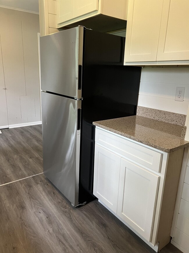 Building Photo - 30432 Maple St