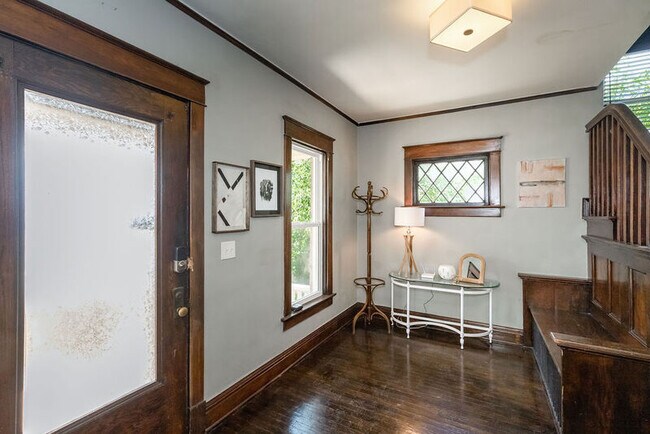 Foto del edificio - 3711 Washington St