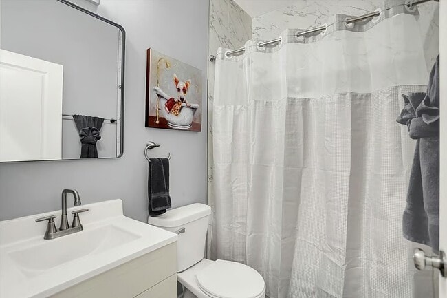 Building Photo - 1137 W 21st St