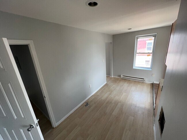 Building Photo - 5818 Vine Street