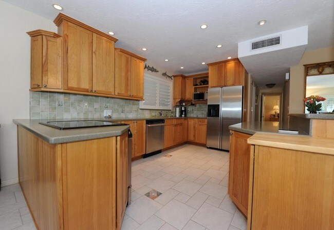 Building Photo - 1187 Hillsboro Mile