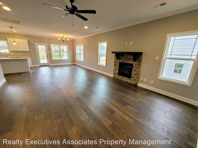 Building Photo - 4 br, 3.5 bath House - 2246 Nora Mae Road