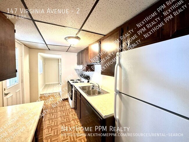 Foto del edificio - 2 bedroom 2nd floor duplex with laundry in...