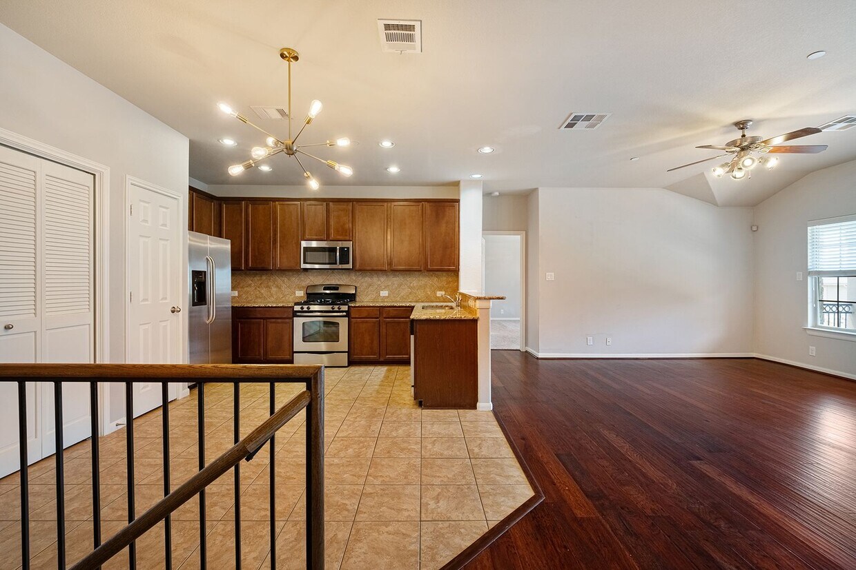 Foto principal - Beautiful 2-Bedroom, 2-Bath Condo in South...