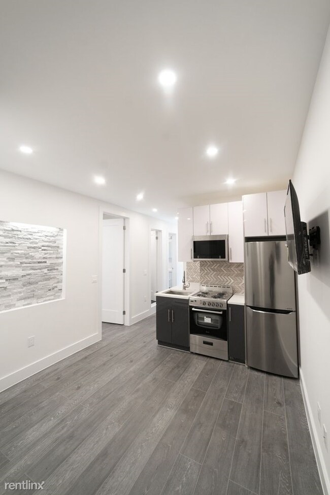 Foto del edificio - 3 br, 1 bath Apartment - 60 Seaman Ave