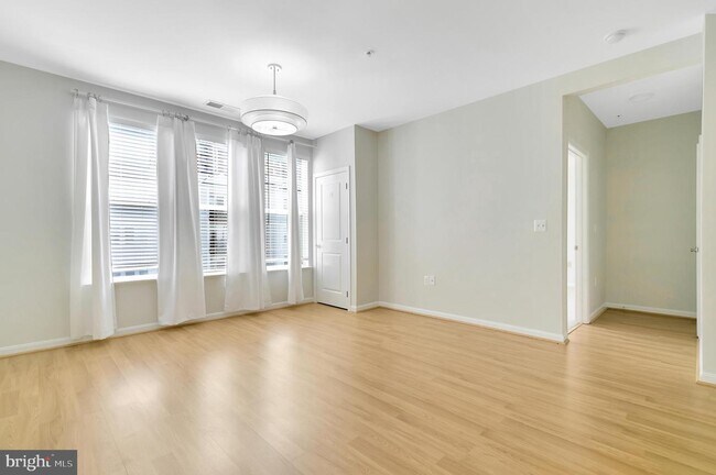 Foto del edificio - 2655 Prosperity Ave