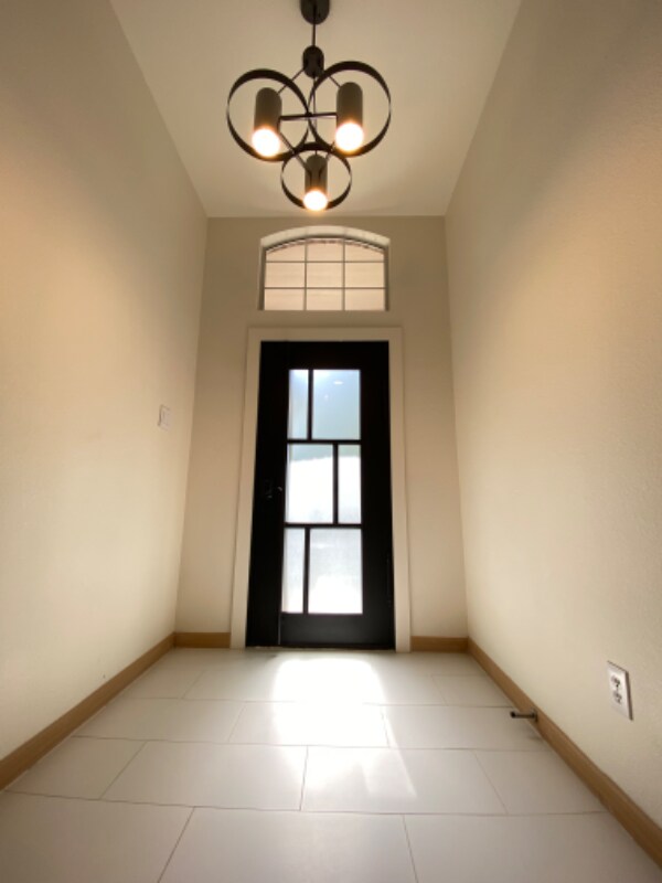 Foto del edificio - 1215 Heather Brook Dr